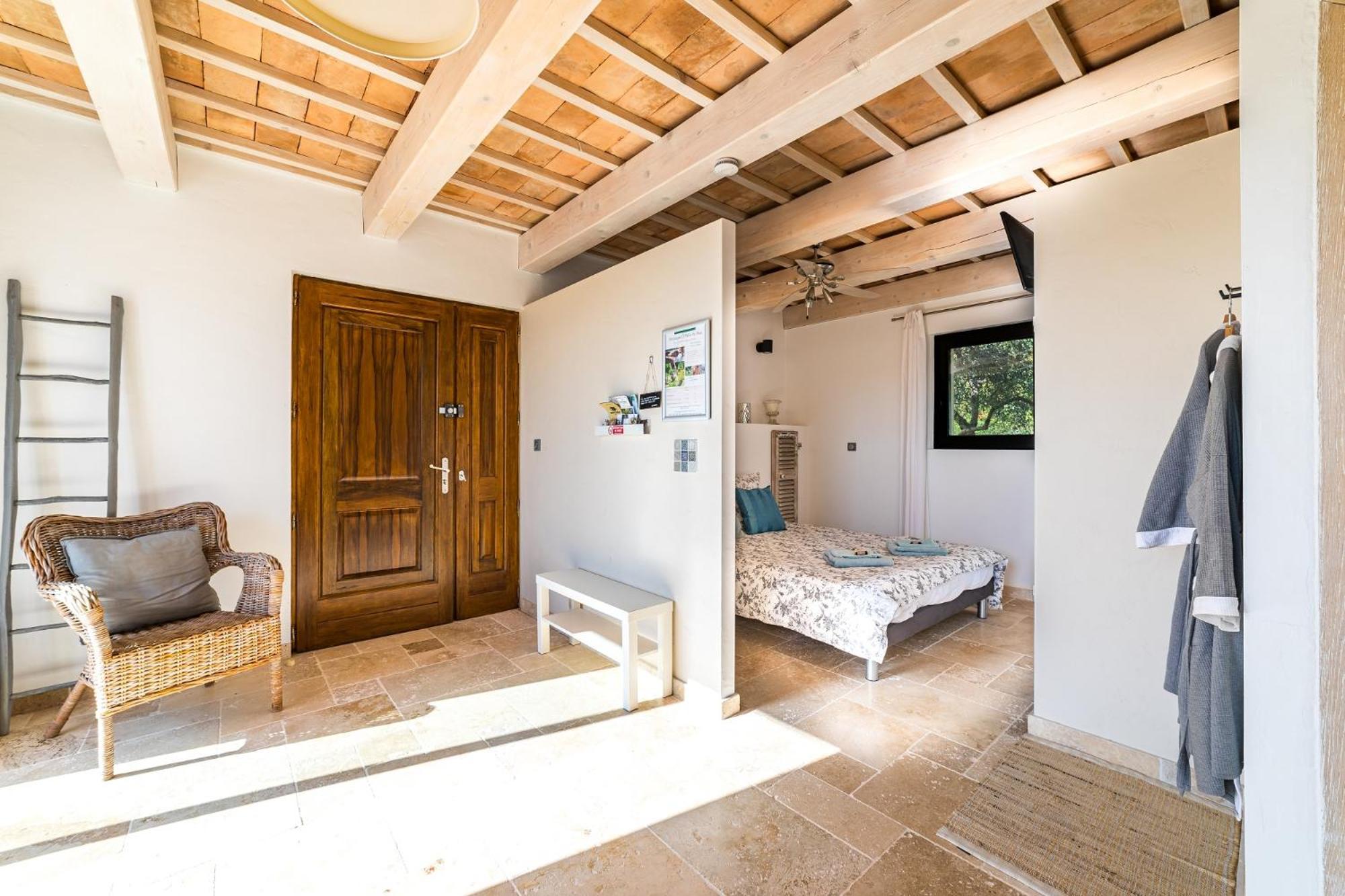 O Patio Du Mas Bed and Breakfast Callas Εξωτερικό φωτογραφία