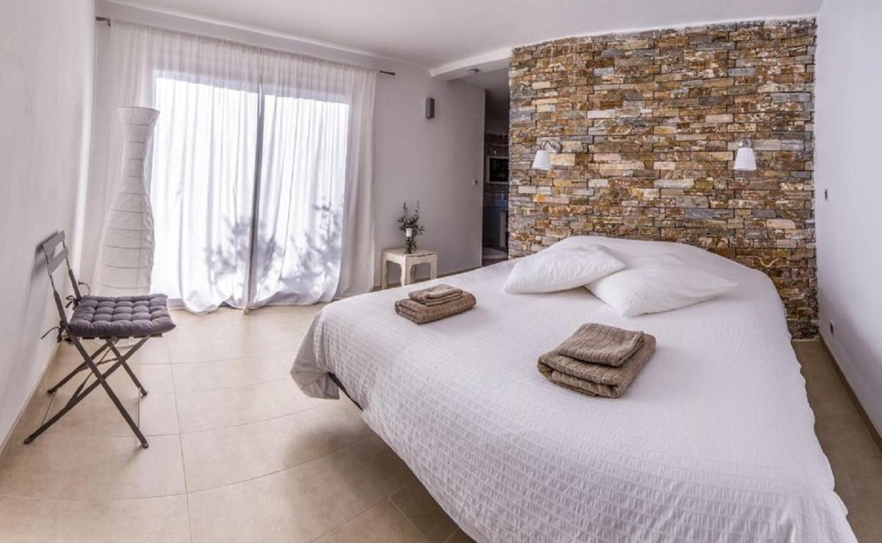 O Patio Du Mas Bed and Breakfast Callas Εξωτερικό φωτογραφία